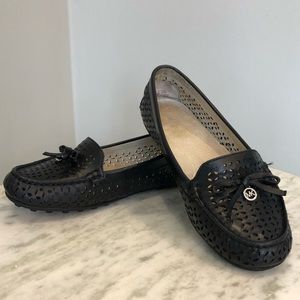 Michael Kors Olivia cut out moccasin in Black Leather Sz 7M EUC